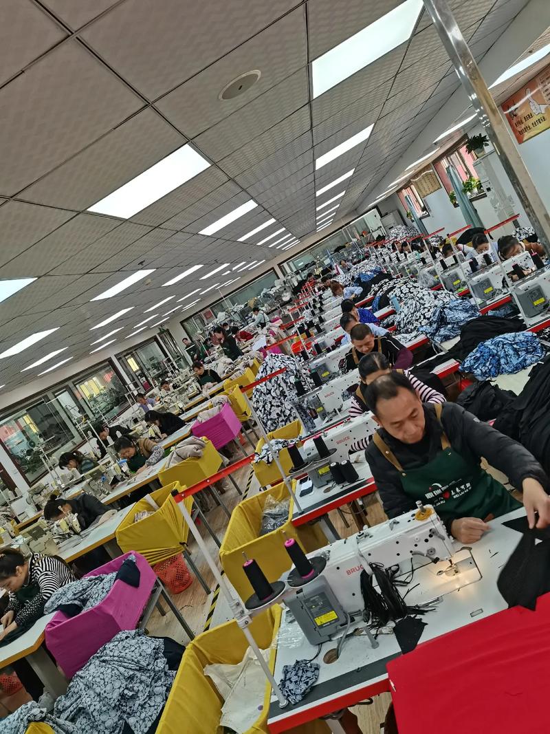 帶你走進網(wǎng)紅服裝廠 一日復(fù)一日的生活與創(chuàng)業(yè)